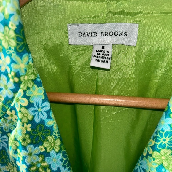 David Brooks floral skirt suits. Size 8. Super cute outfit Daisy button details. - Picture 5 of 13